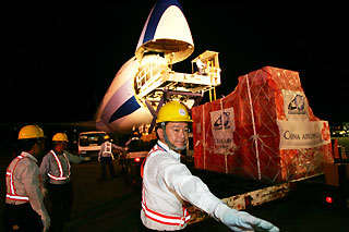 Airport workers load up a cargo plane from China Airlines, Taiwan」セs largest air carrier, at Taiwan」セs international airport in Taipei July 19, 2006.