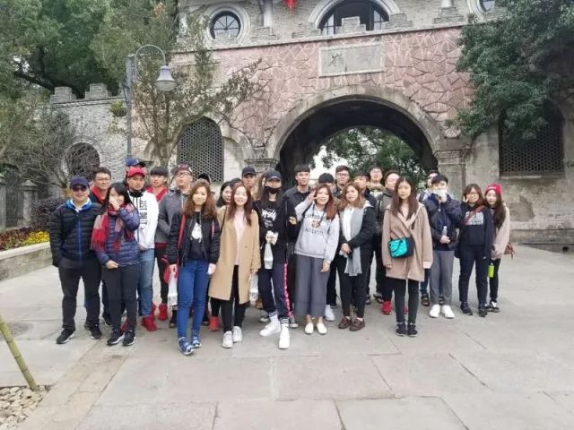 v; yQçYcs