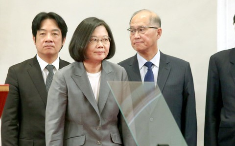 @.jpg