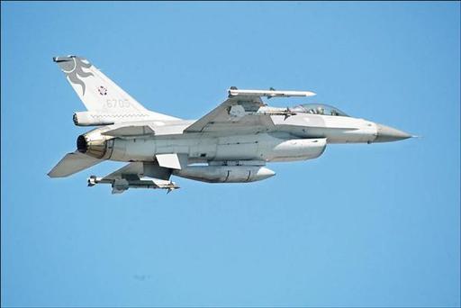 C F16