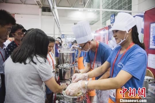 圖為福州的肉燕徵服了臺灣學子們的胃。　李南軒 攝