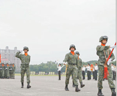 臺軍慶黃埔軍校90周年“天下第一旅”參加校閱