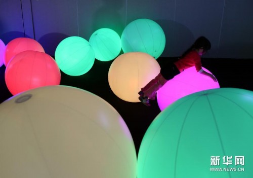 (晚報)(2)3D太空奇幻世界特展在臺北開幕