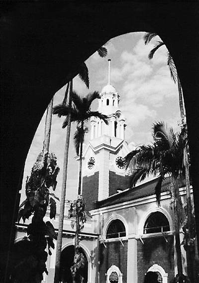 學習模式不同內地到香港讀大學要過哪些“關” 學習模式不同內地到香港讀大學要過哪些“關”