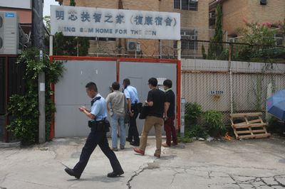 港復康院兩院友拿磚頭互毆一人頭破血流大喊救命 港復康院兩院友拿磚頭互毆一人頭破血流大喊救命