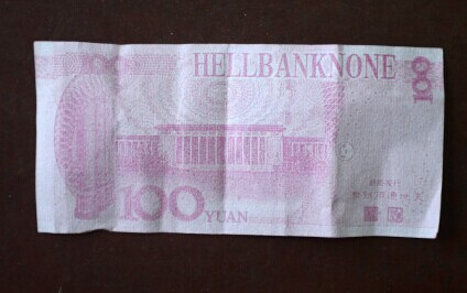 投幣箱里花樣多 奇葩“假幣”乘公交 投幣箱里花樣多 奇葩“假幣”乘公交