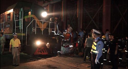 安徽馬鞍山一鐵道口汽車與火車相撞 1人死亡