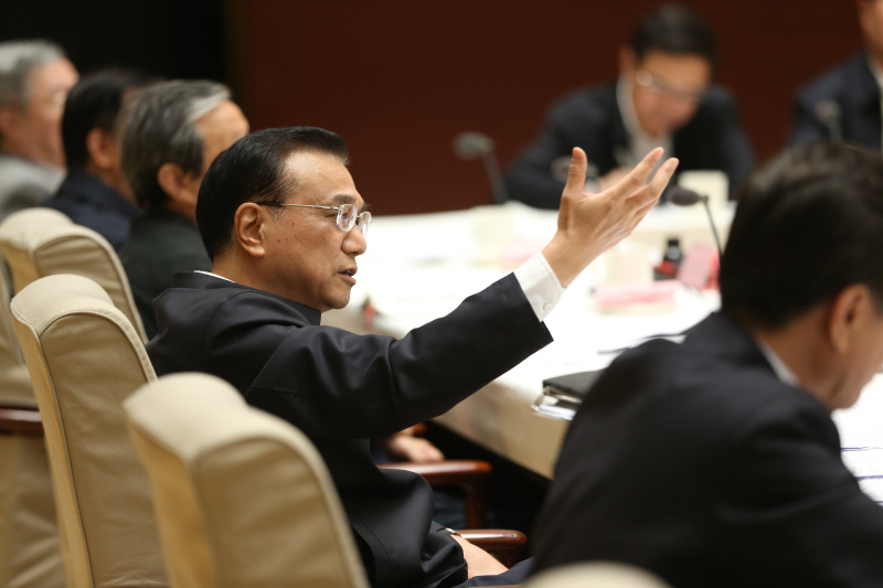 【李克強：差距就是潛力，落差形成勢能】李克強總理18日在貫徹新發展理念培育發展新動能座談會上說，要在促進城鄉區域協調發展中壯大新動能。中國地域遼闊，各地區發展不平衡，但差距就是潛力，落差形成勢能。各地區要各展其長、優勢互補、競相發展，促進產業梯度轉移，將差距明顯的勢能轉化為動能。