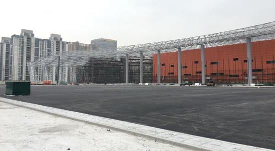 上海建屋頂標準體育場 跑道足球場位于13米高空