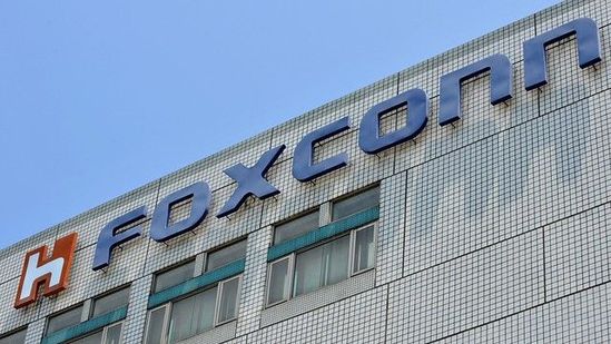 進軍高端領域 富士康擬57億美元建手機屏幕工廠