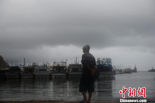 組圖：“潭美”逼近臺灣發布海陸臺風警報
