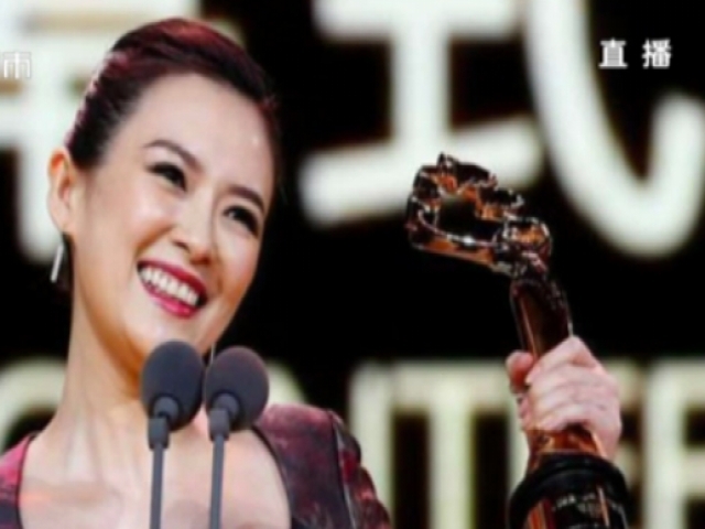 章子怡慶功會曬照  十座影後獎杯齊聚