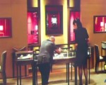 家族“丐幫”的一天：白天乞討 晚上喝酒逛名牌店