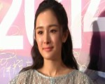陶昕然何建澤紅毯擁吻 “辣媽”楊冪挂念女兒
