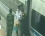 孕婦動車上產子 眾人接力保平安