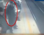 北京地鐵1號線乘客墜軌視頻：瞬間遭碾壓