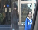 倪妮無懼網絡傳言 按摩後寵物店取小貓