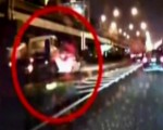 無良卡車太霸道！孕婦司機攜童險喪命