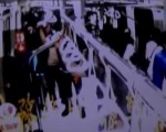 臺灣:情侶吵架 致列車乘客誤觸滅火器 恐釀踩踏