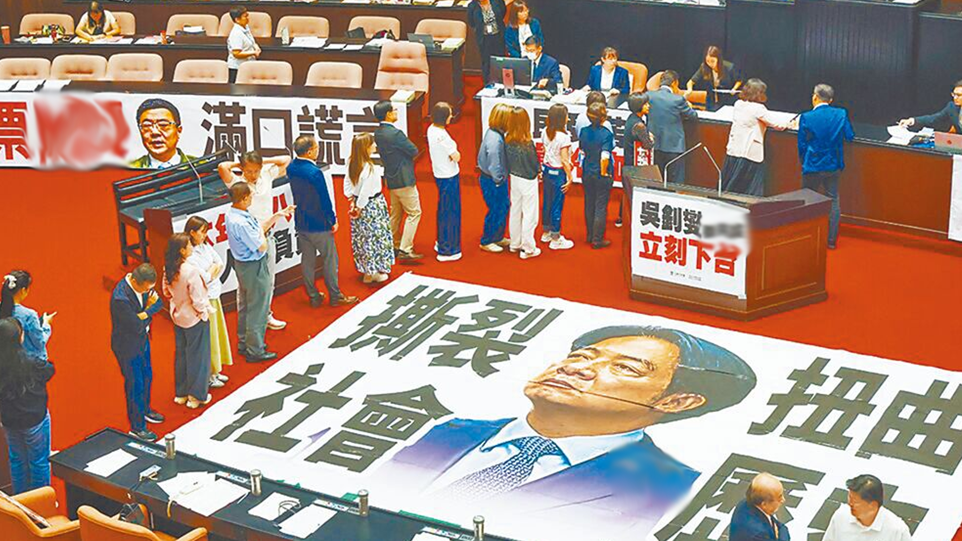 島內民意強烈反噬！賴清德的執政“喪鐘”已經敲響