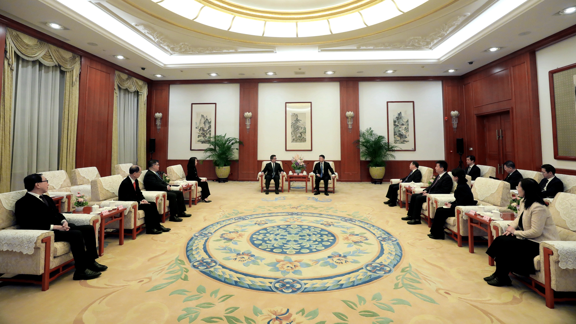 宋濤會見蕭旭岑一行